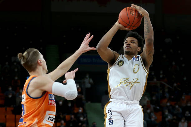 余队员的依 余队员的依